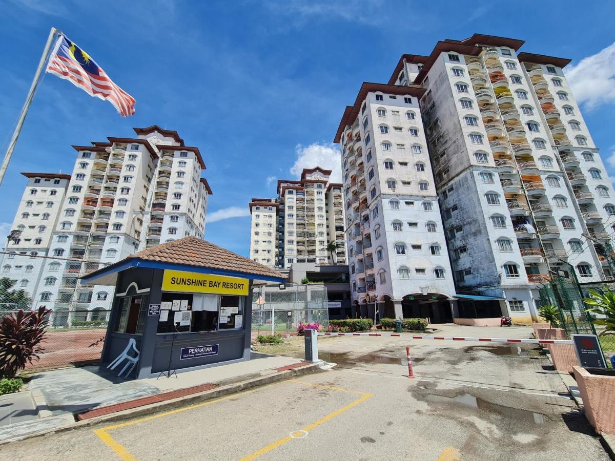 Sunshine Bay Resort Порт-Диксон Экстерьер фото