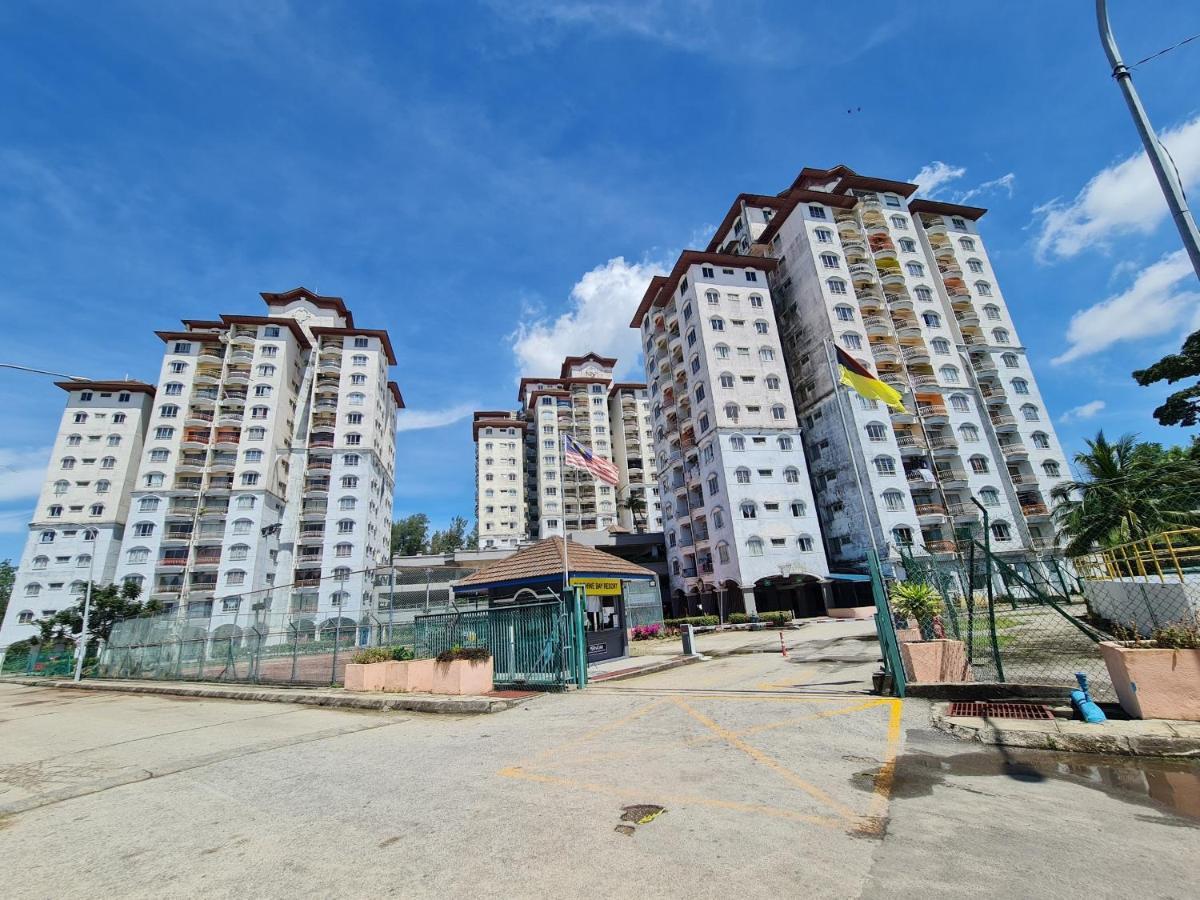 Sunshine Bay Resort Порт-Диксон Экстерьер фото