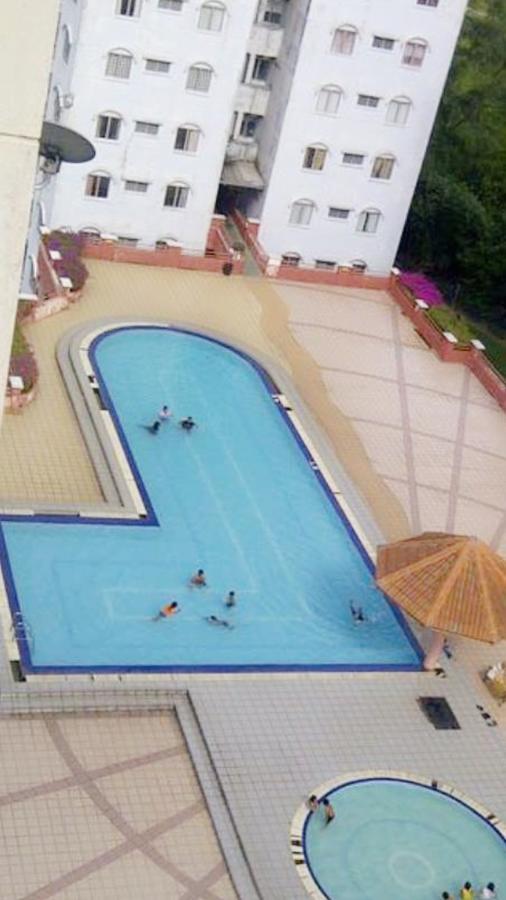 Sunshine Bay Resort Порт-Диксон Экстерьер фото